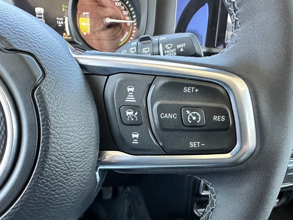 Used 2025 Jeep Wrangler Unlimited Sahara w/ Safety Group image 27