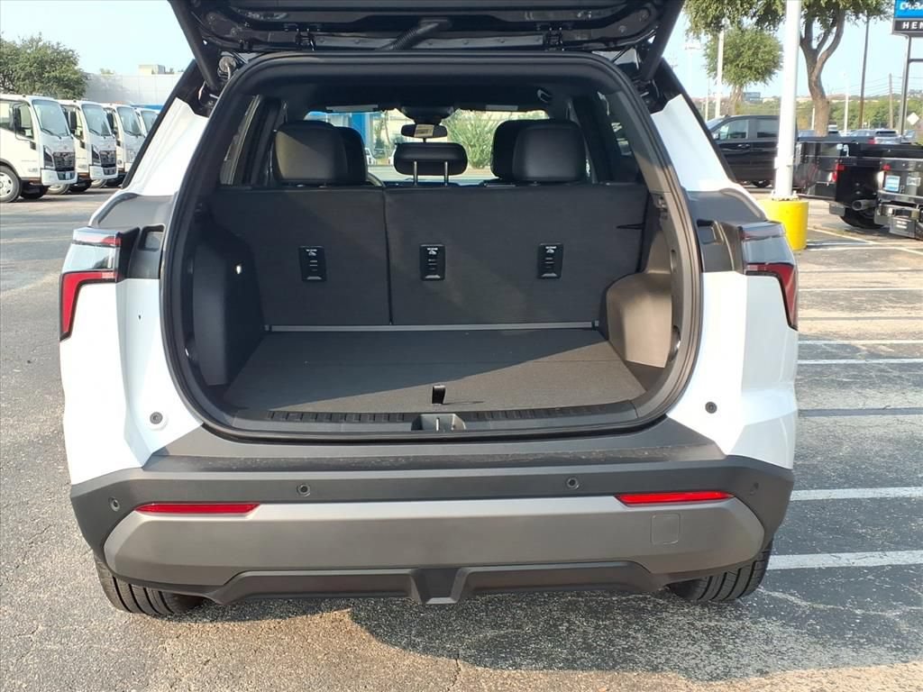 New 2027 Chevrolet Equinox LT w/ Convenience Package II FWD image 12