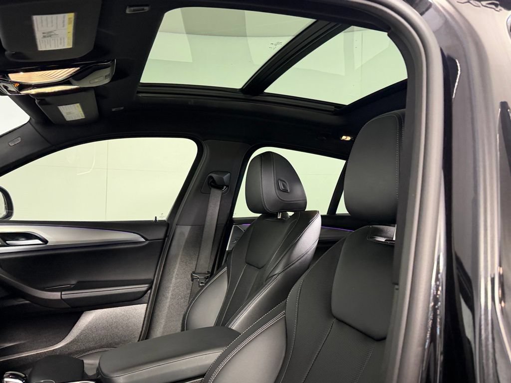Used 2025 BMW X4 xDrive30i AWD/4WD image 22