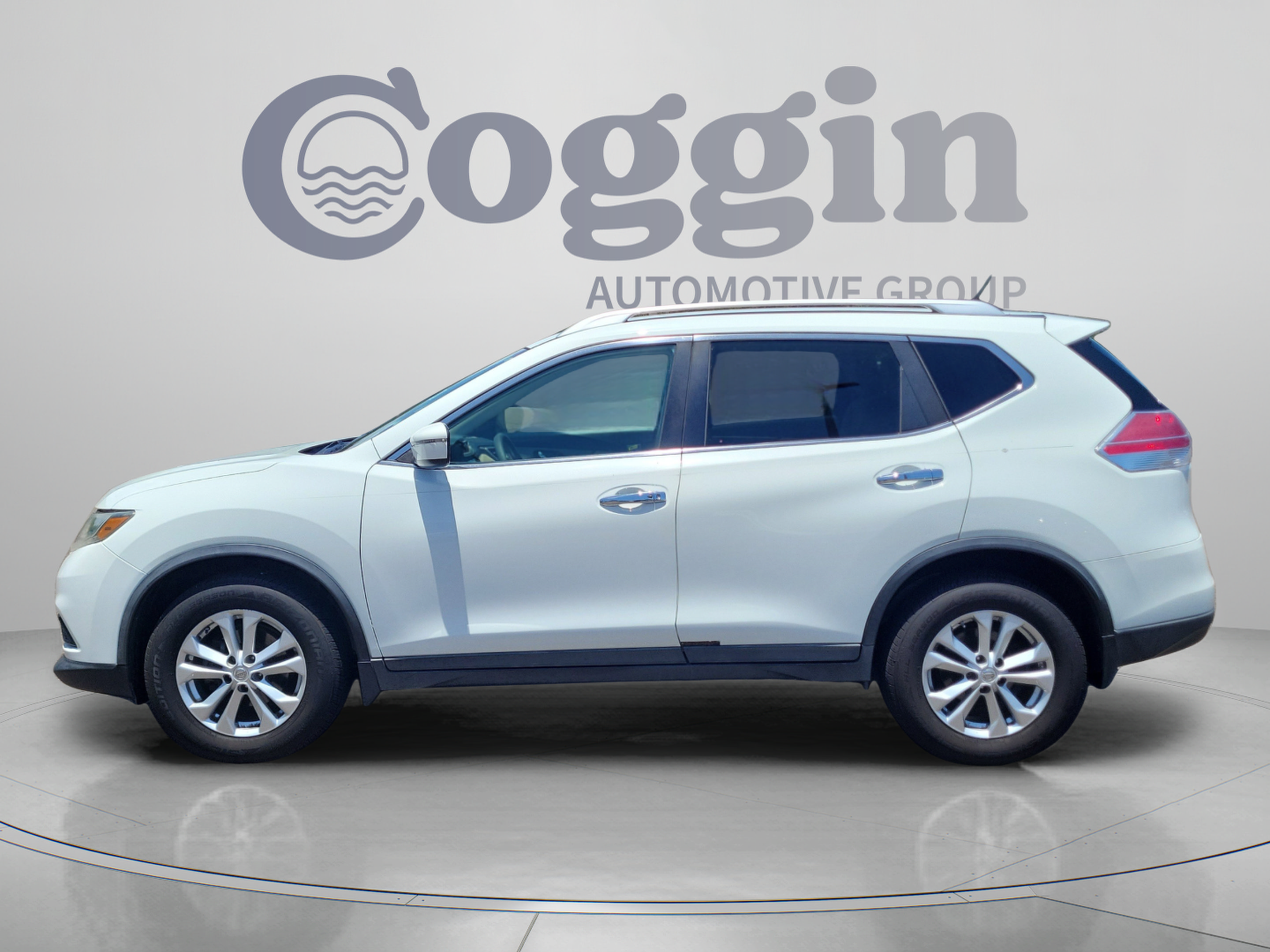Used 2016 Nissan Rogue SV FWD image 2