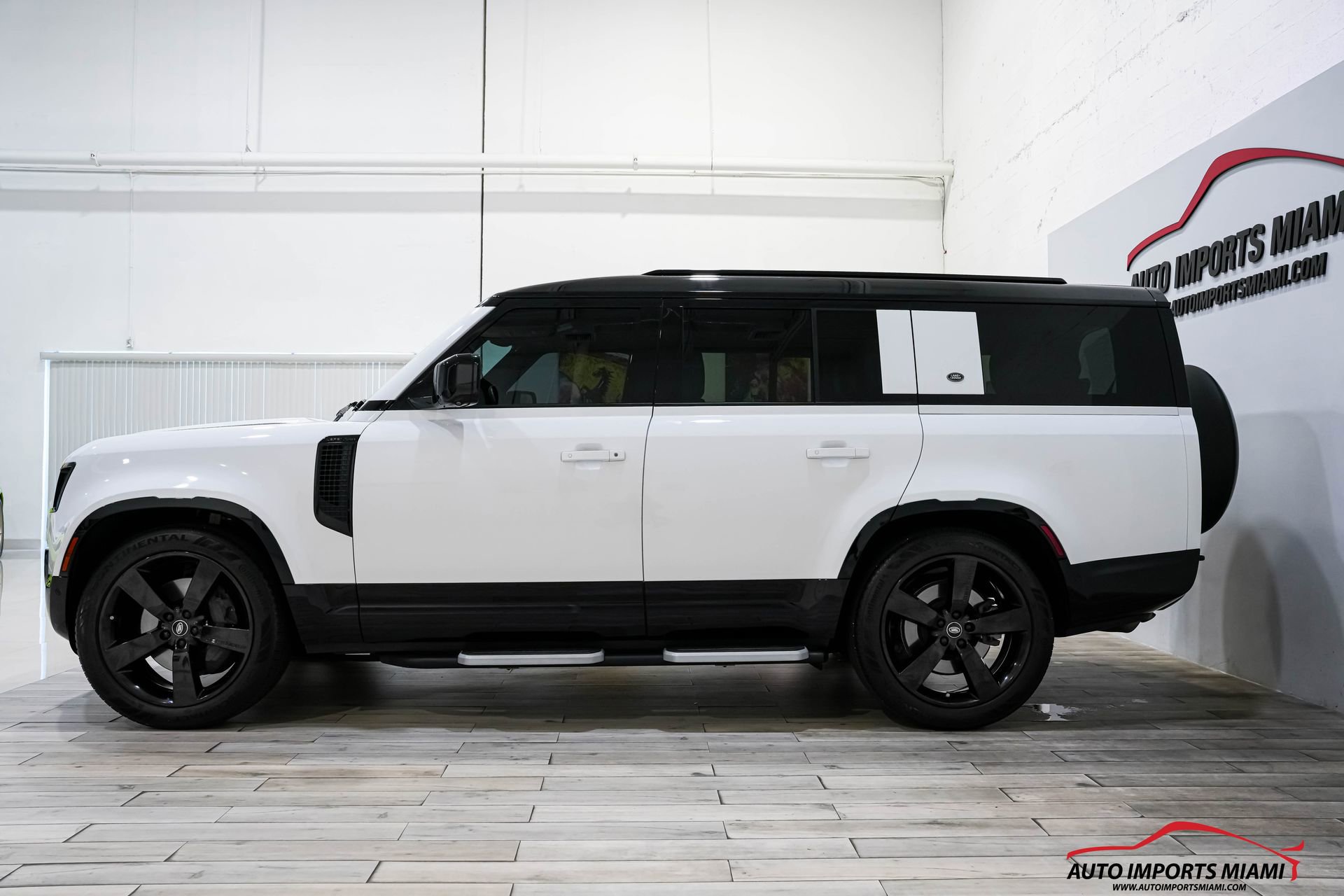 Used 2023 Land Rover Defender 130 X-Dynamic SE image 13