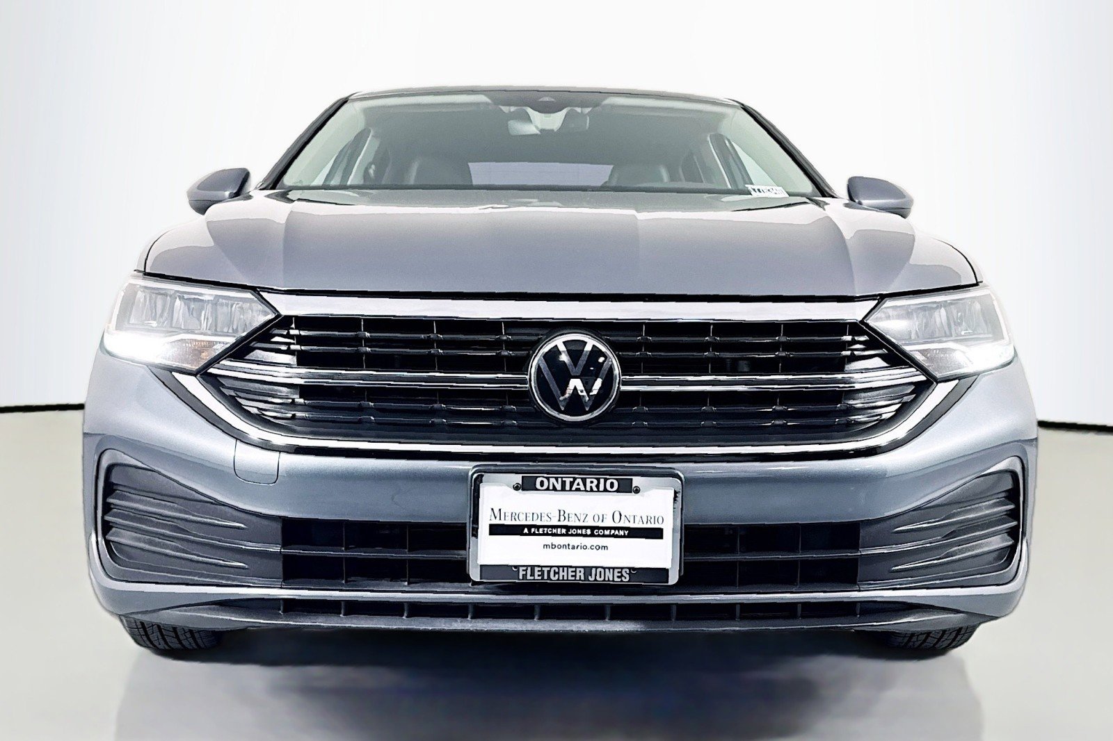 Used 2022 Volkswagen Jetta SE image 2