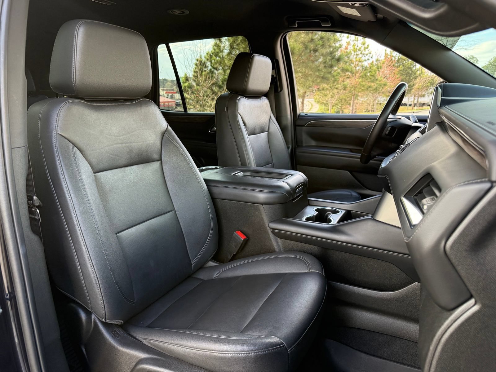Used 2022 Chevrolet Tahoe Z71 w/ Luxury Package AWD/4WD image 36