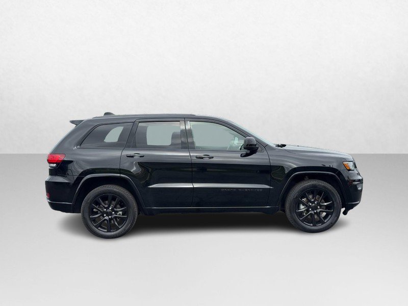 Used 2021 Jeep Grand Cherokee Laredo X AWD/4WD image 2