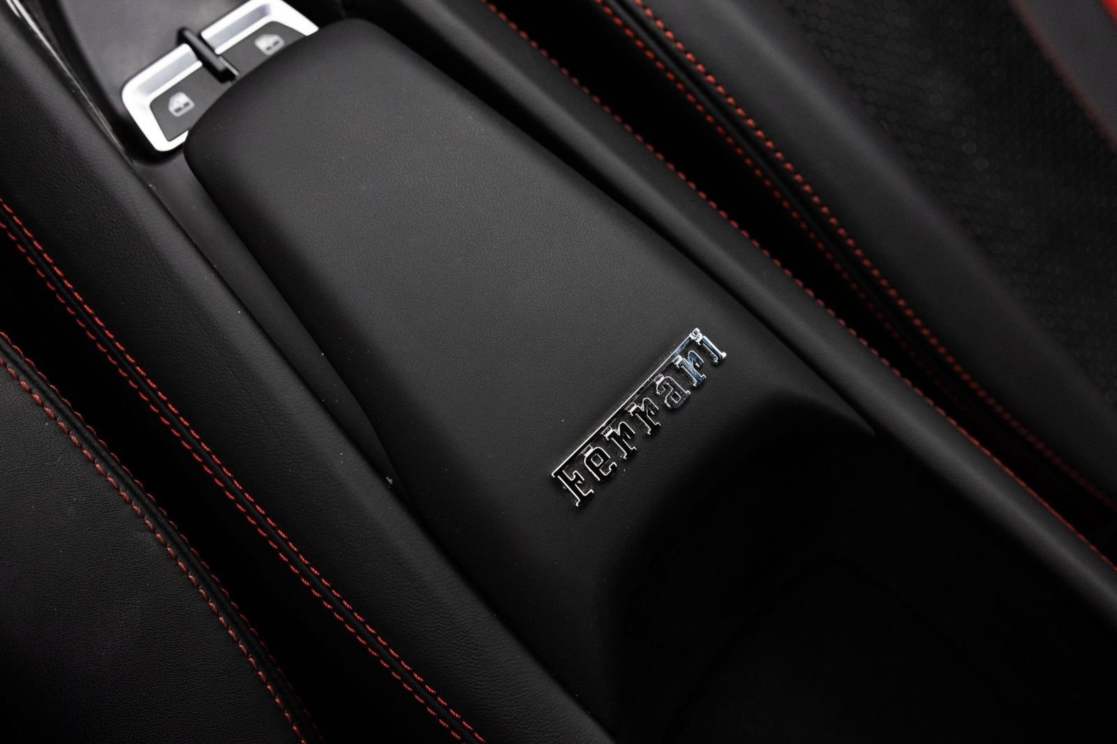 Used 2021 Ferrari F8 Tributo RWD image 36