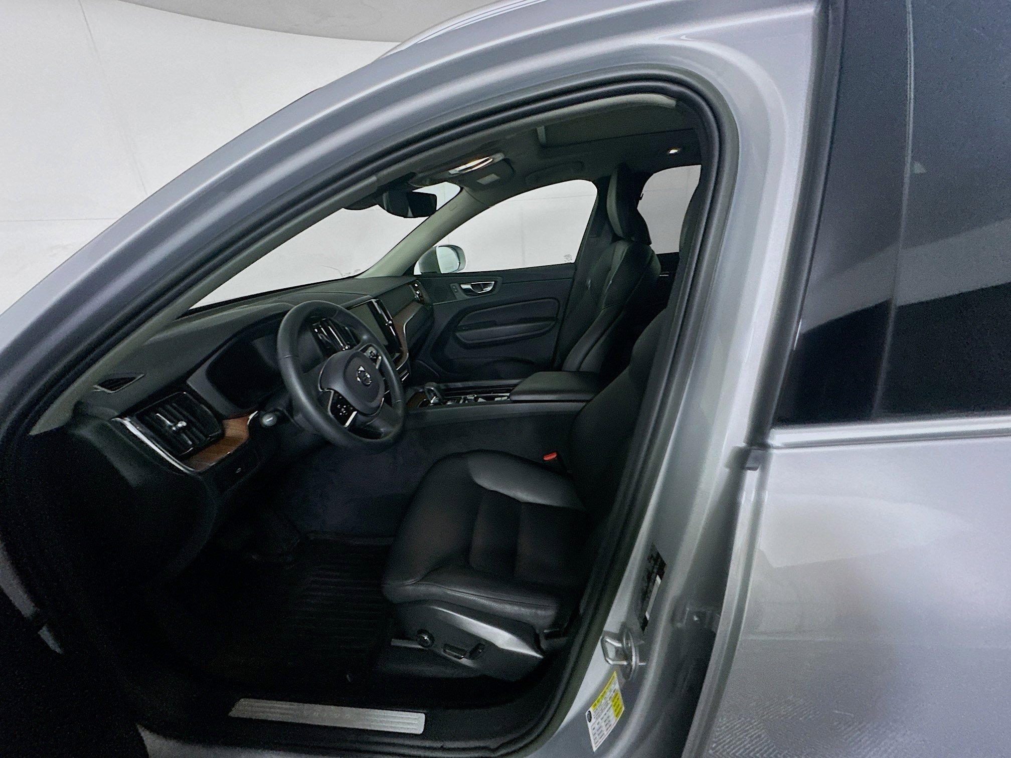 Used 2023 Volvo XC60 B5 Plus w/ Climate Package image 13