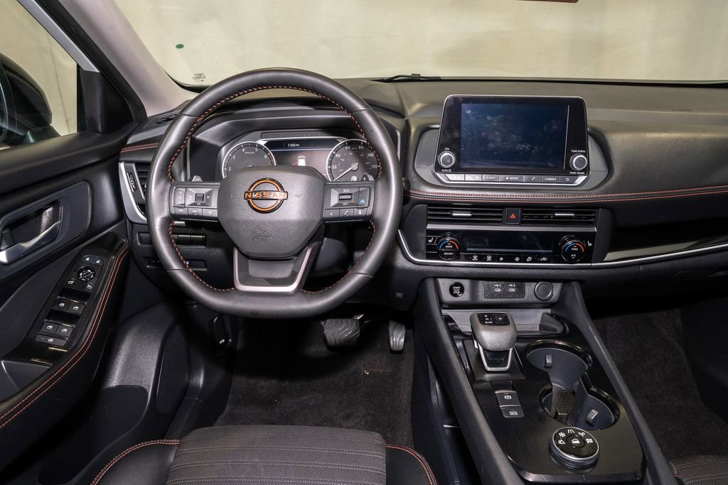 Certified 2025 Nissan Rogue SV image 2