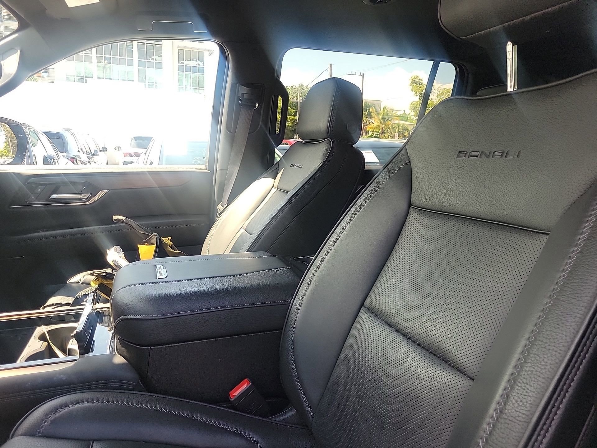 Used 2025 GMC Yukon XL Denali image 29