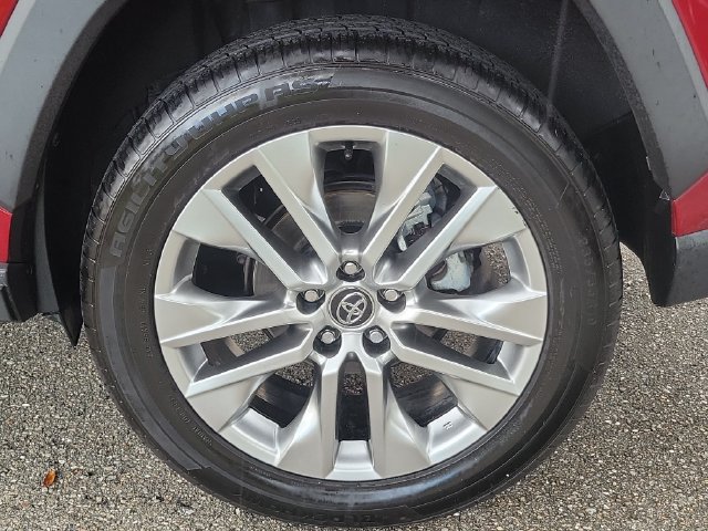 Used 2020 Toyota RAV4 Limited AWD/4WD image 7