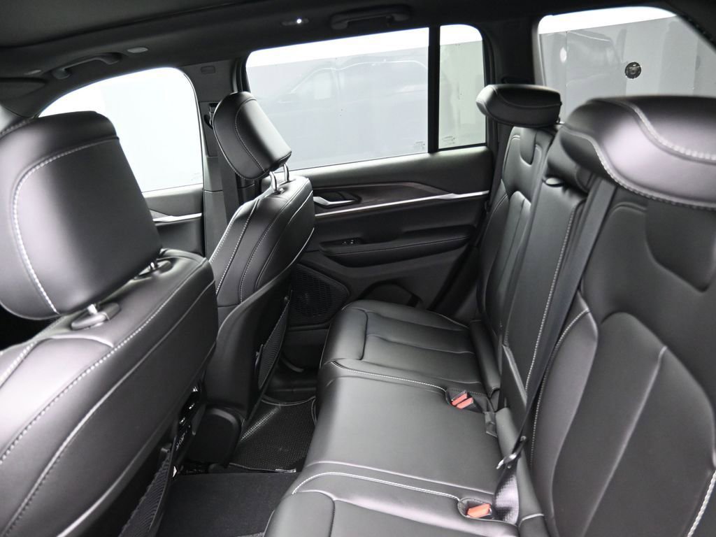 New 2025 Jeep Grand Cherokee Limited image 14