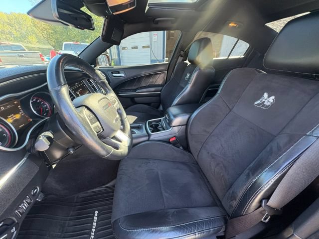 Used 2017 Dodge Charger R/T Scat Pack w/ Technology Group RWD image 23