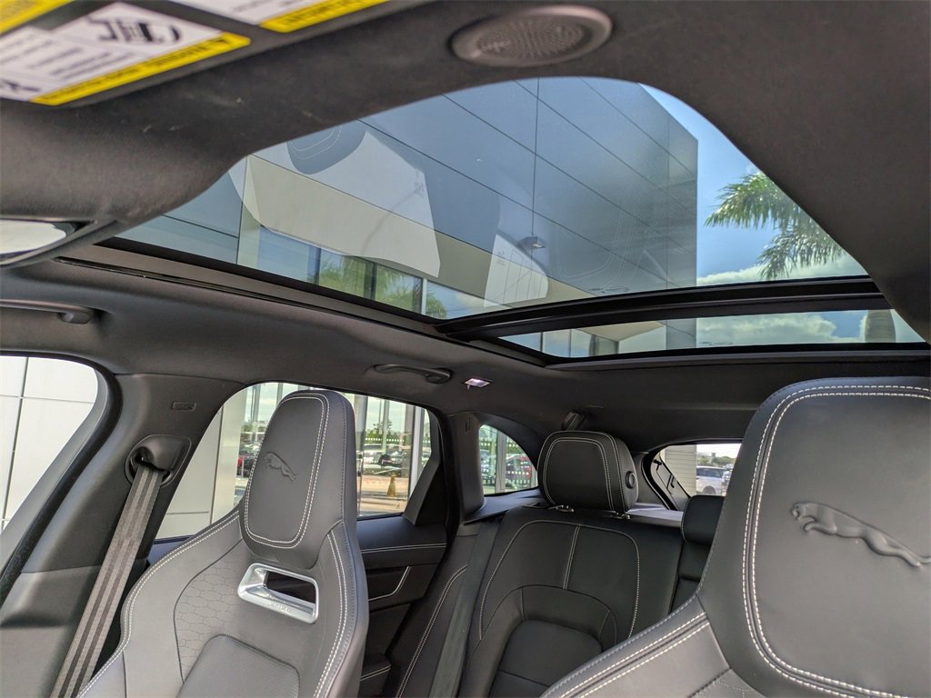 Certified 2025 Jaguar F-PACE R-Dynamic S image 22