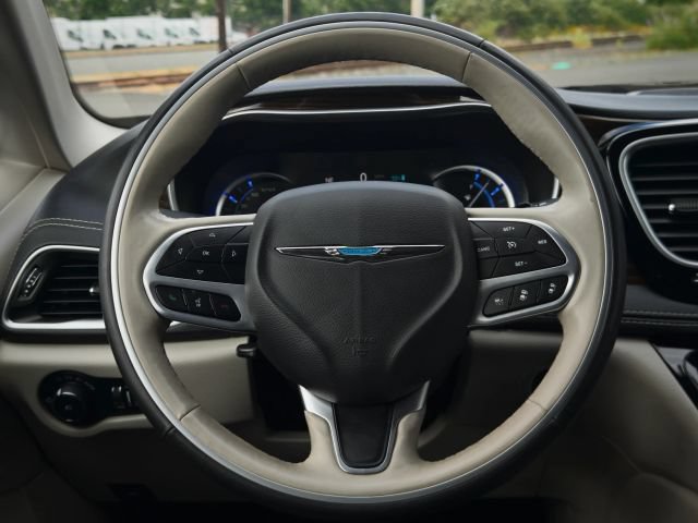Used 2021 Chrysler Pacifica Limited FWD image 27