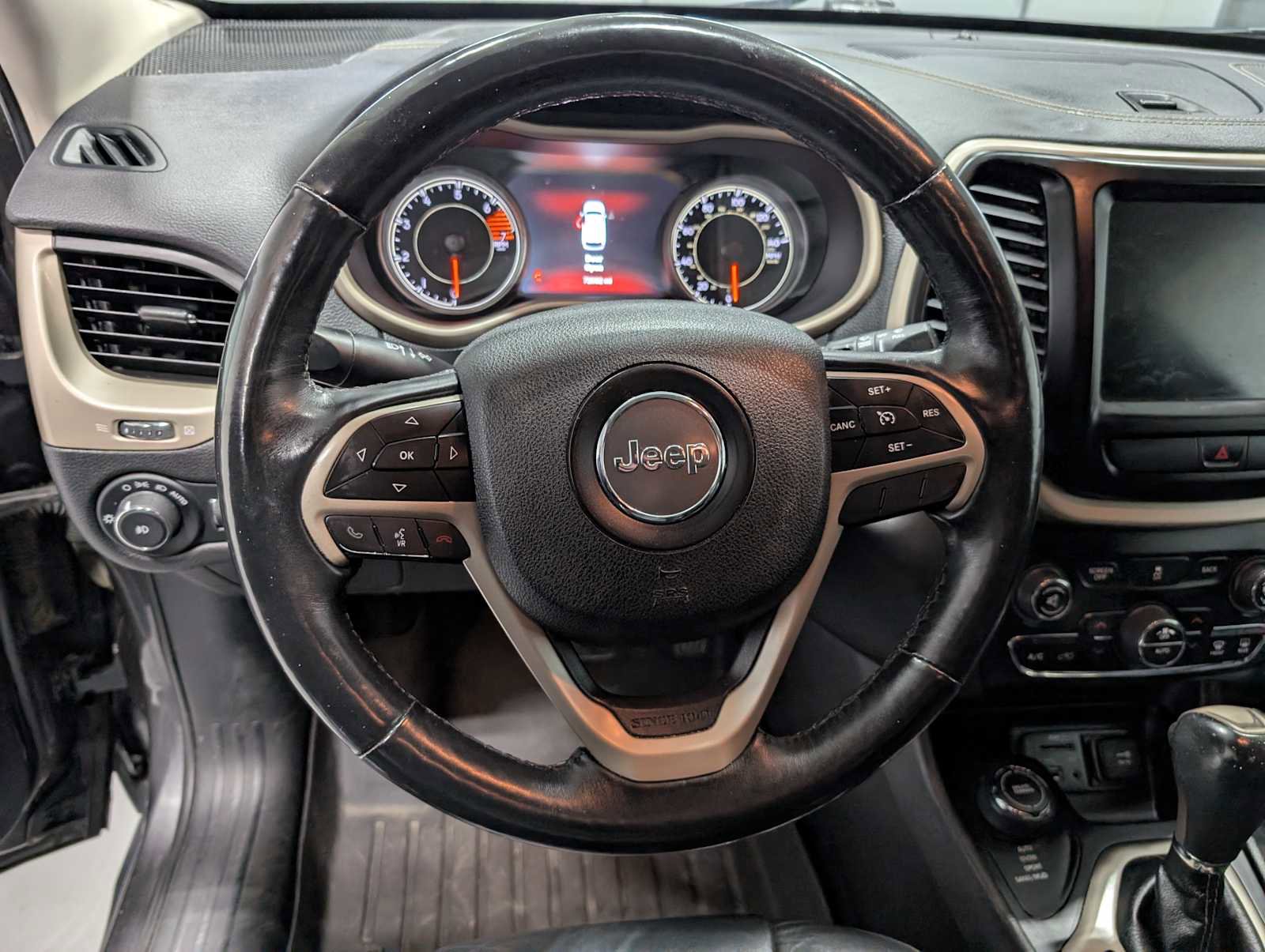 Used 2017 Jeep Cherokee Limited AWD/4WD image 37