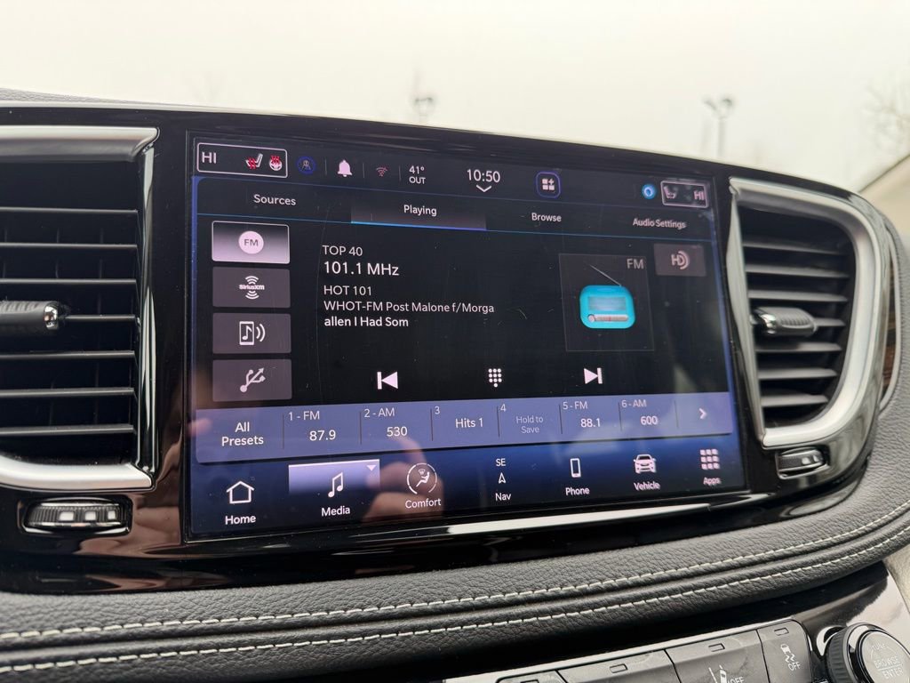 Used 2023 Chrysler Pacifica Limited image 19