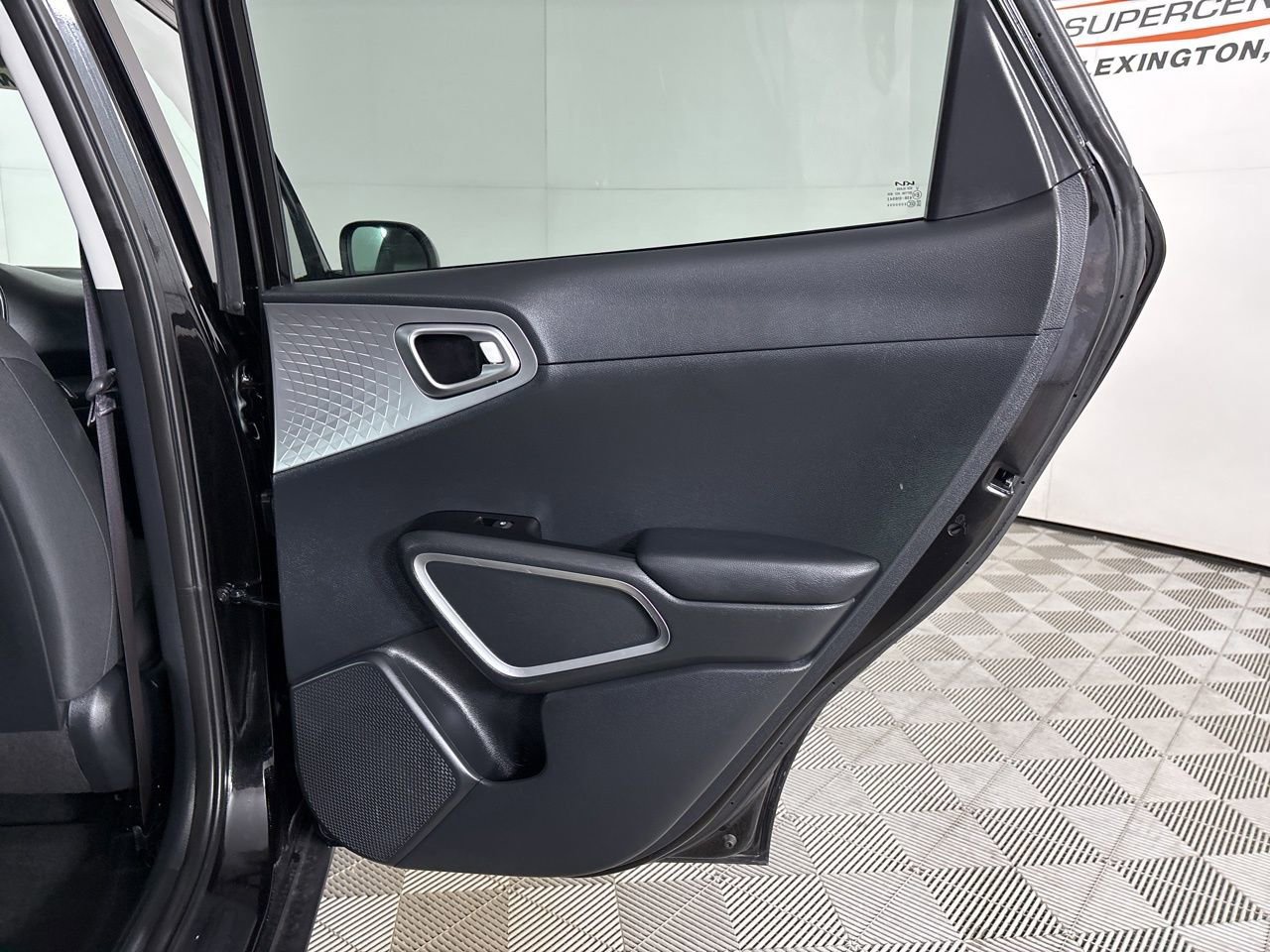 Used 2025 Kia Soul LX image 23