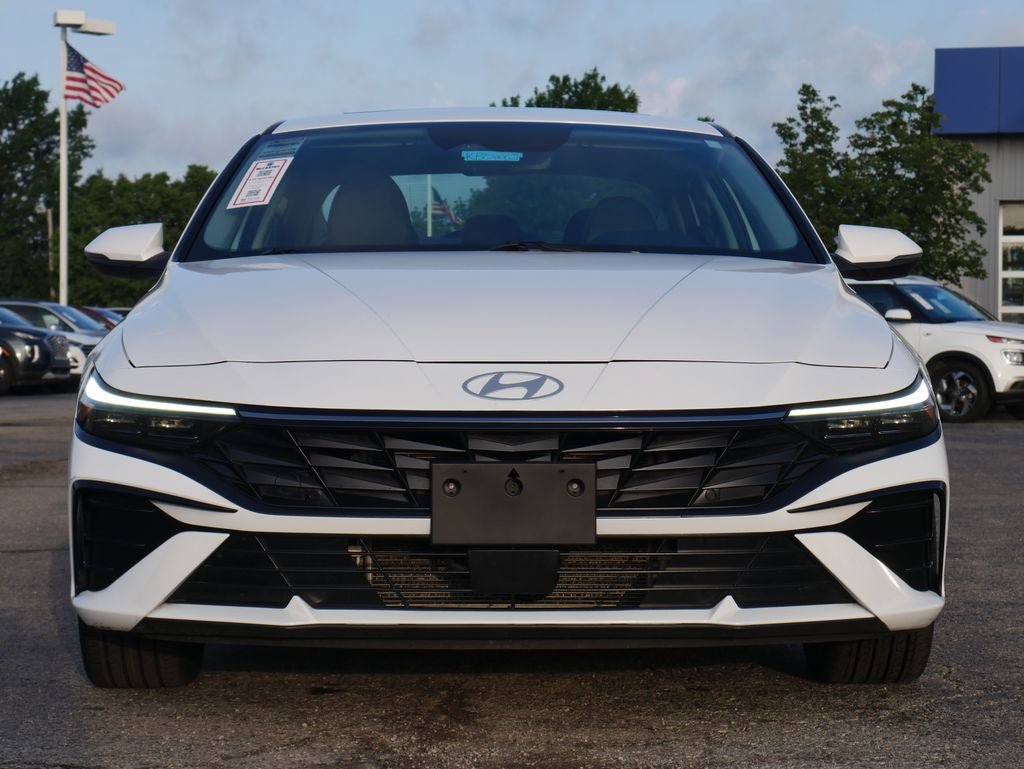 Used 2025 Hyundai Elantra Limited FWD image 5