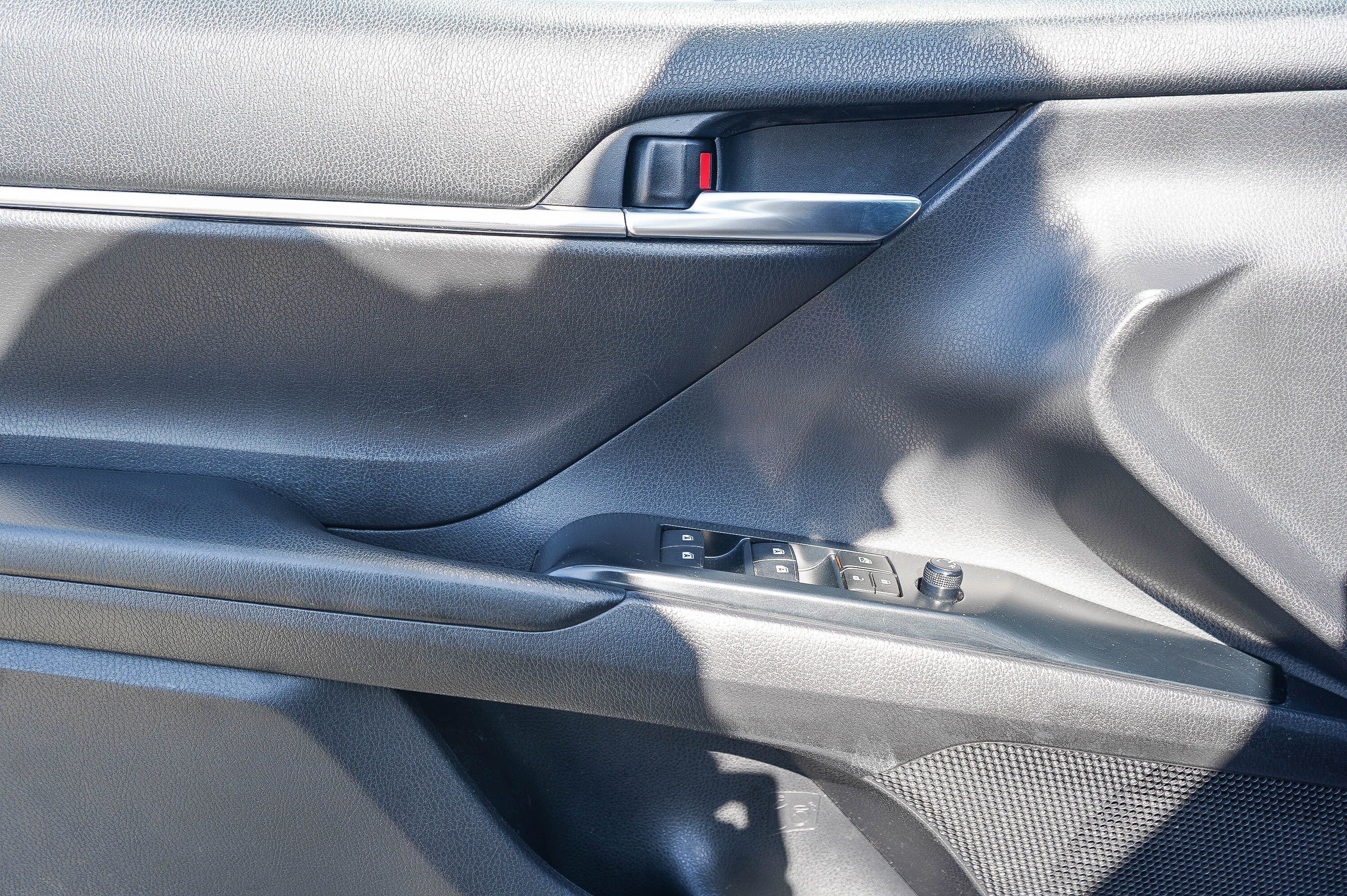 Used 2019 Toyota Camry LE w/ Carpet Mat Package FWD image 21