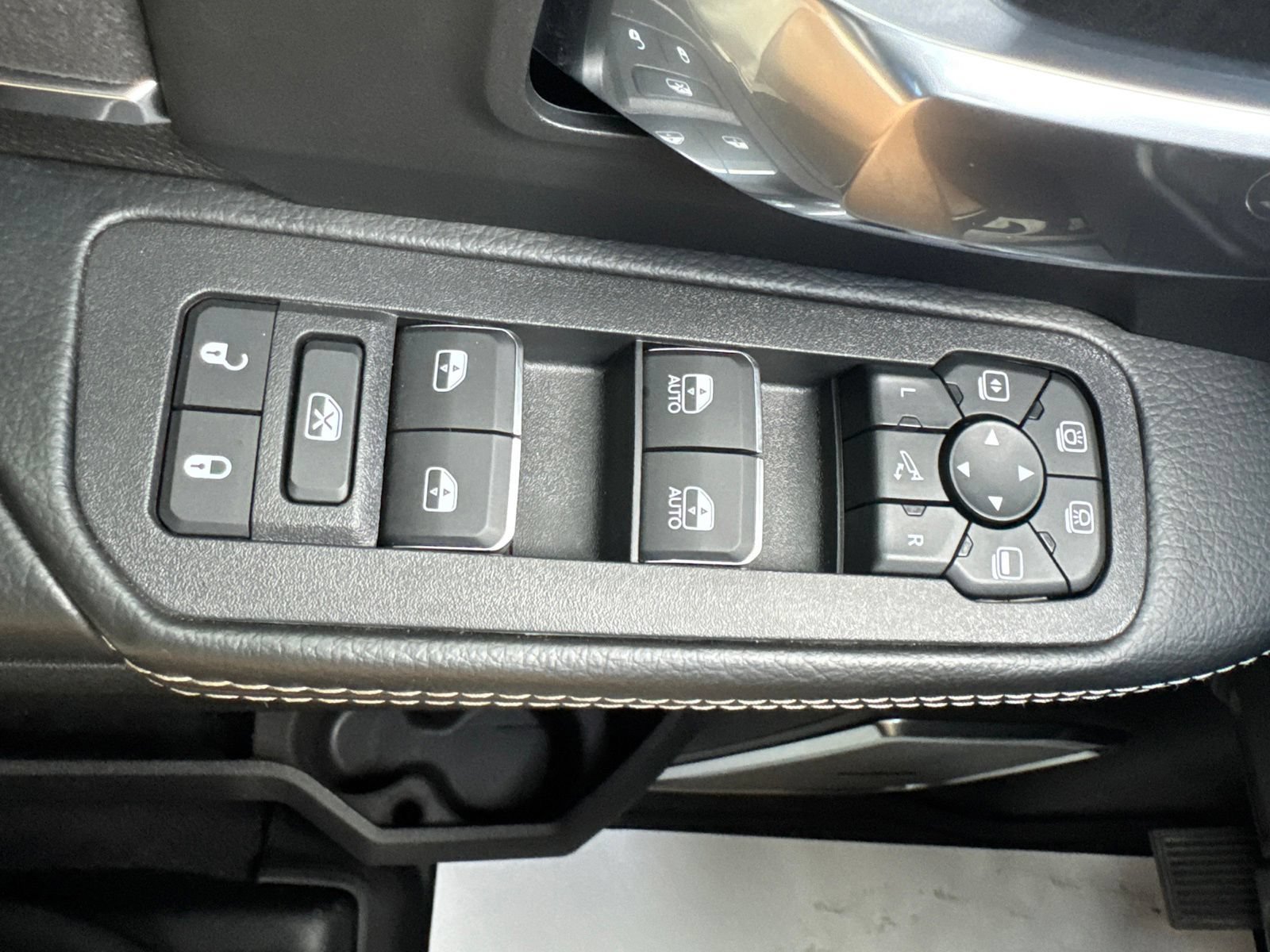 Used 2026 RAM 3500 Laramie AWD/4WD image 29