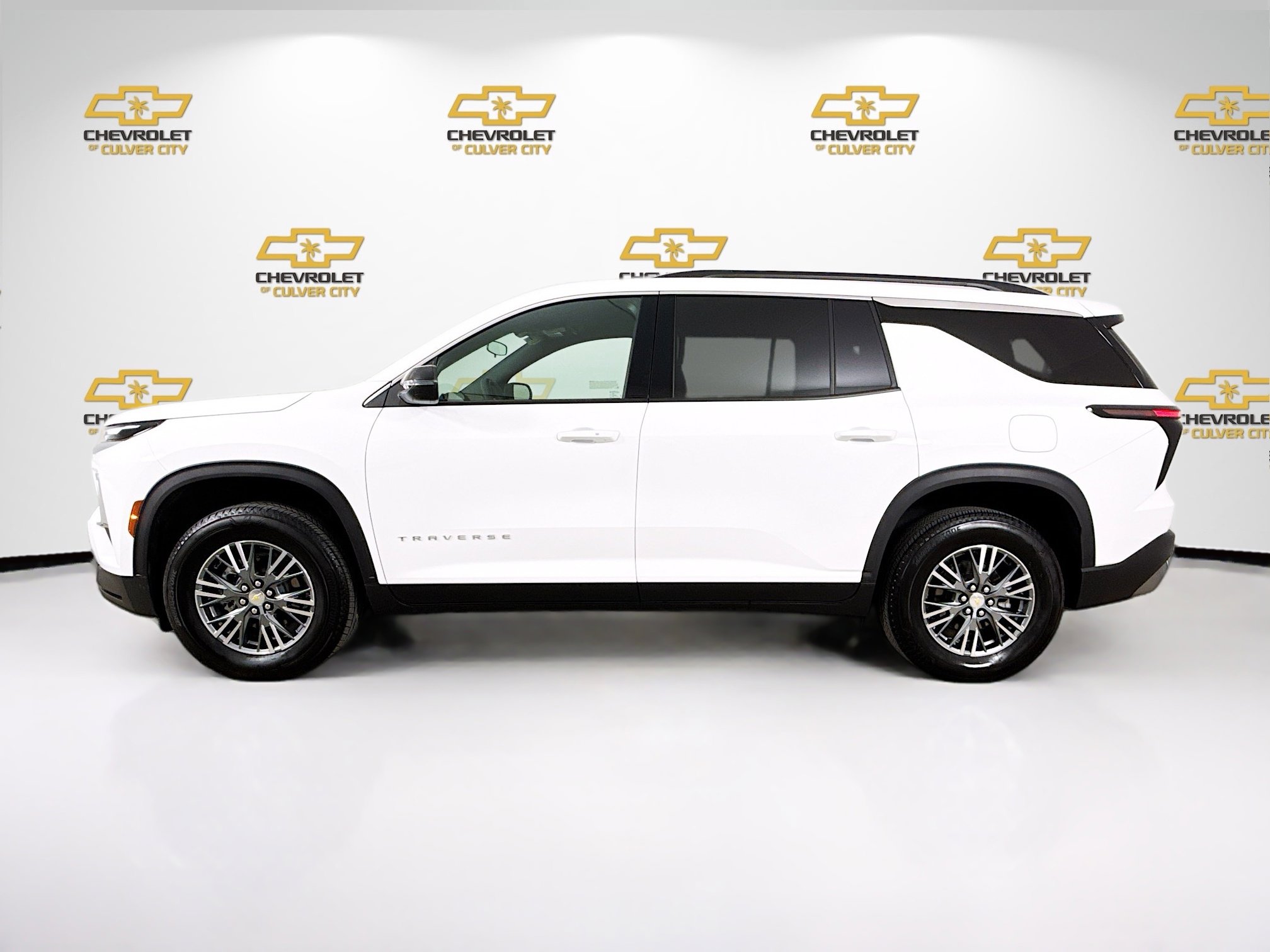 Used 2025 Chevrolet Traverse LT w/ LPO, Floor Liner Package AWD/4WD image 4