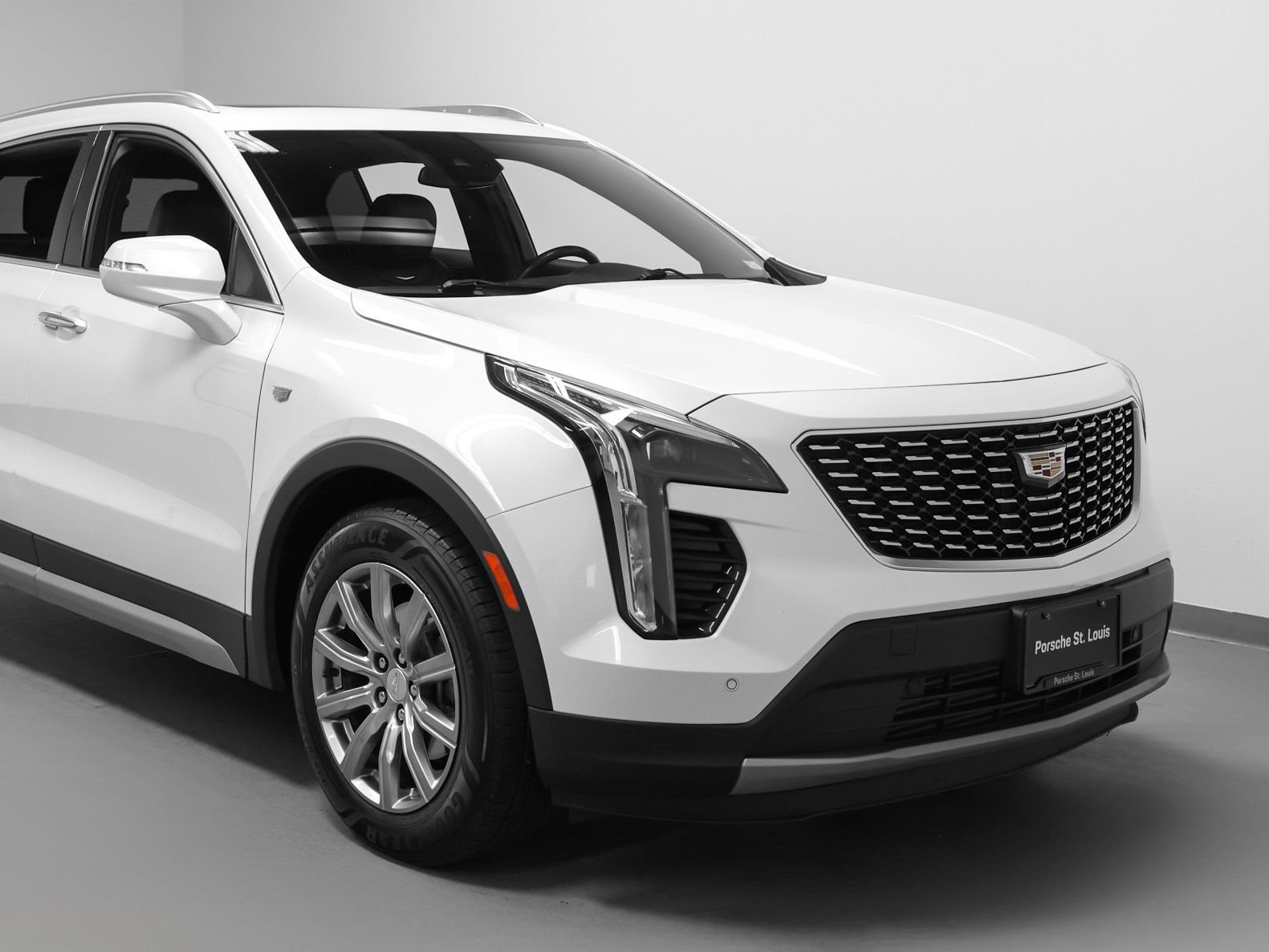 Used 2021 Cadillac XT4 Premium Luxury w/ Cold Weather Package AWD/4WD image 9