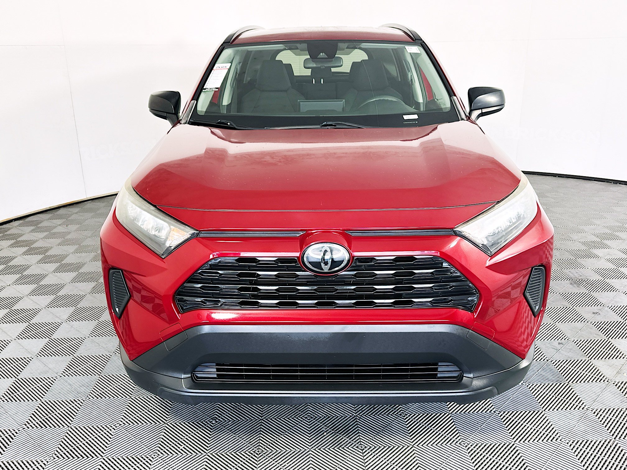 Used 2019 Toyota RAV4 LE FWD image 8