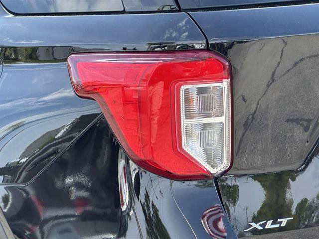 Used 2023 Ford Explorer XLT AWD/4WD image 9