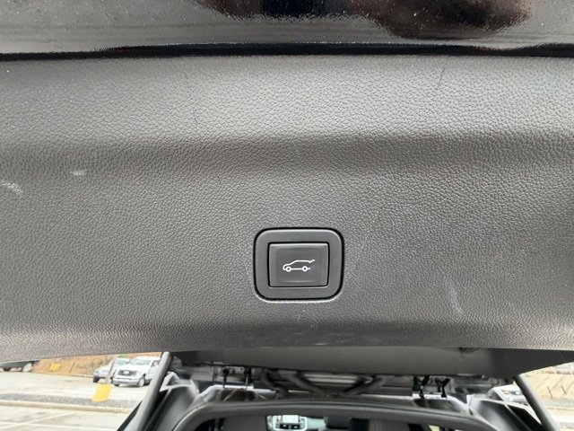 Used 2024 GMC Yukon XL SLT w/ SLT Luxury Package image 22