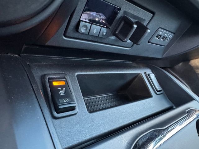 Used 2019 Nissan Titan SV w/ SV Convenience Package image 25