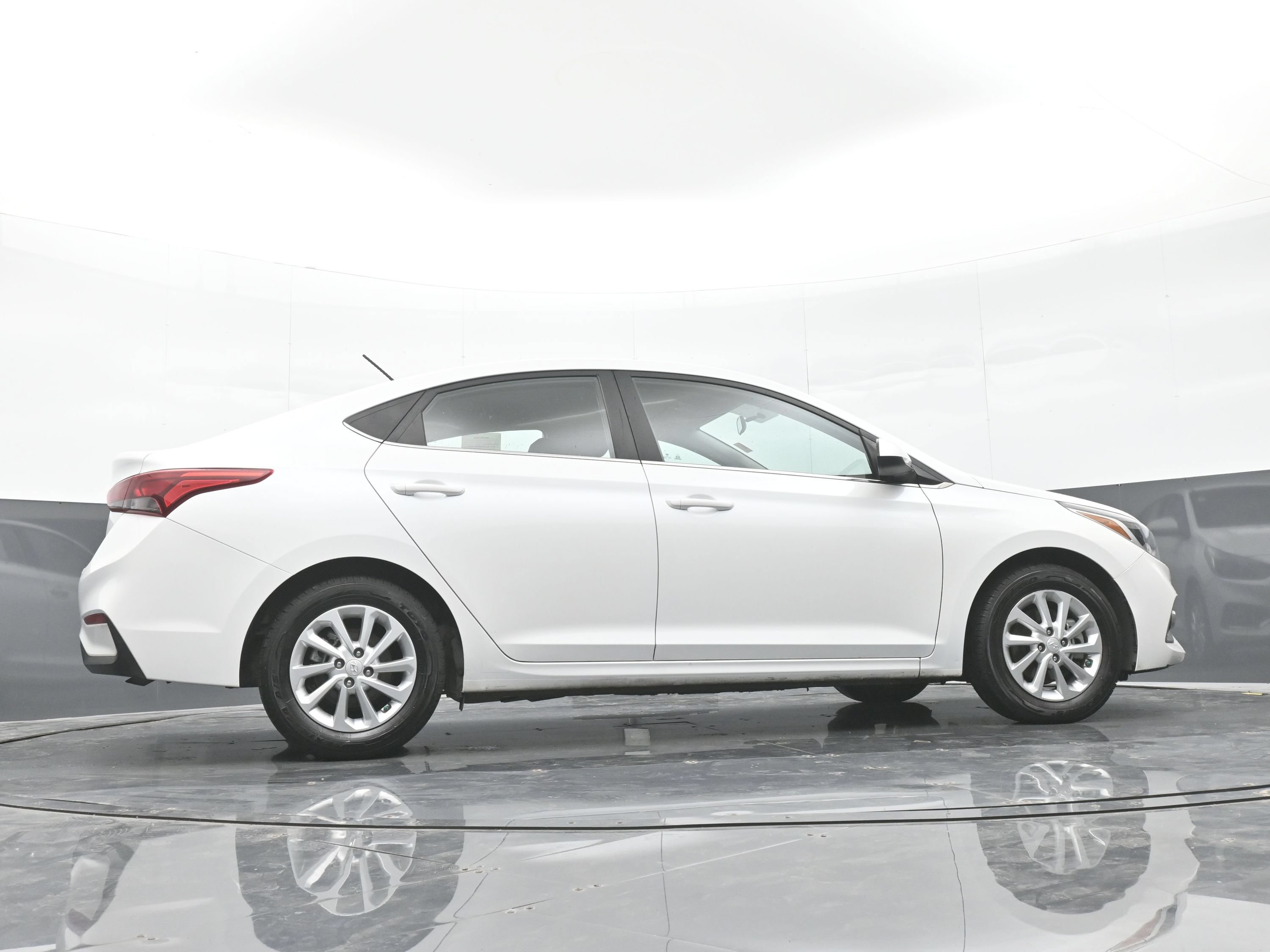 Used 2022 Hyundai Accent SEL FWD image 40