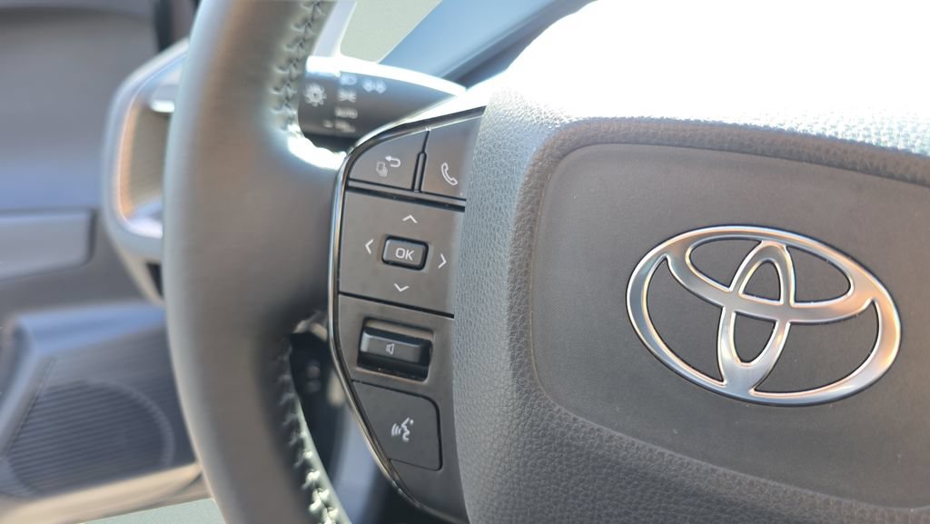 Used 2024 Toyota Prius XLE FWD image 23
