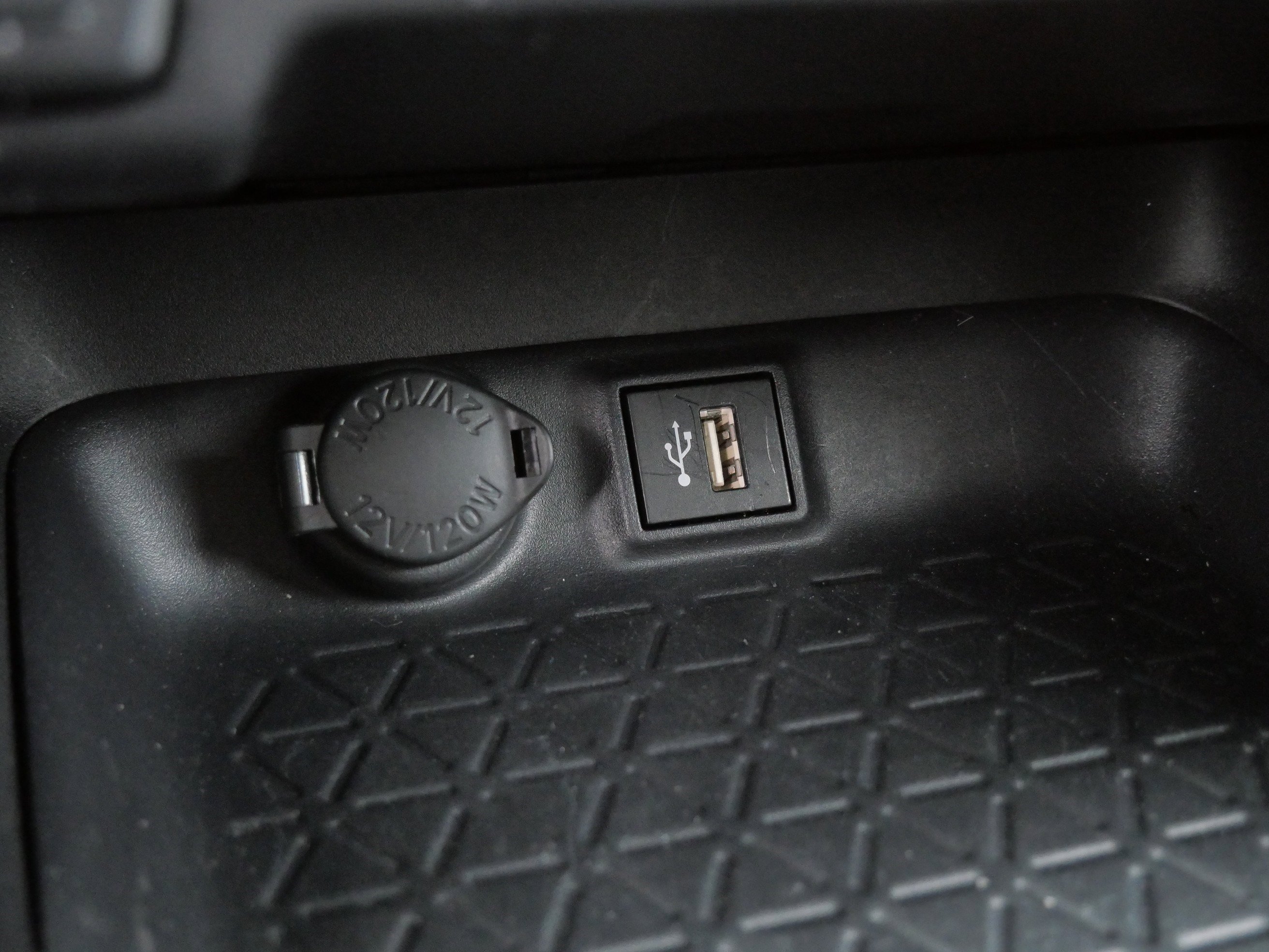 Certified 2025 Toyota RAV4 LE image 32