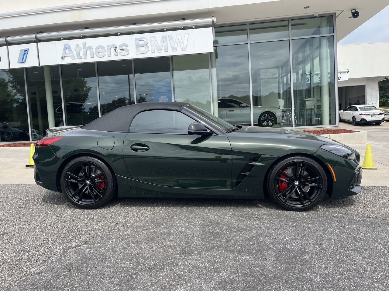 Certified 2025 BMW Z4 M40i w/ Edition RWD image 9