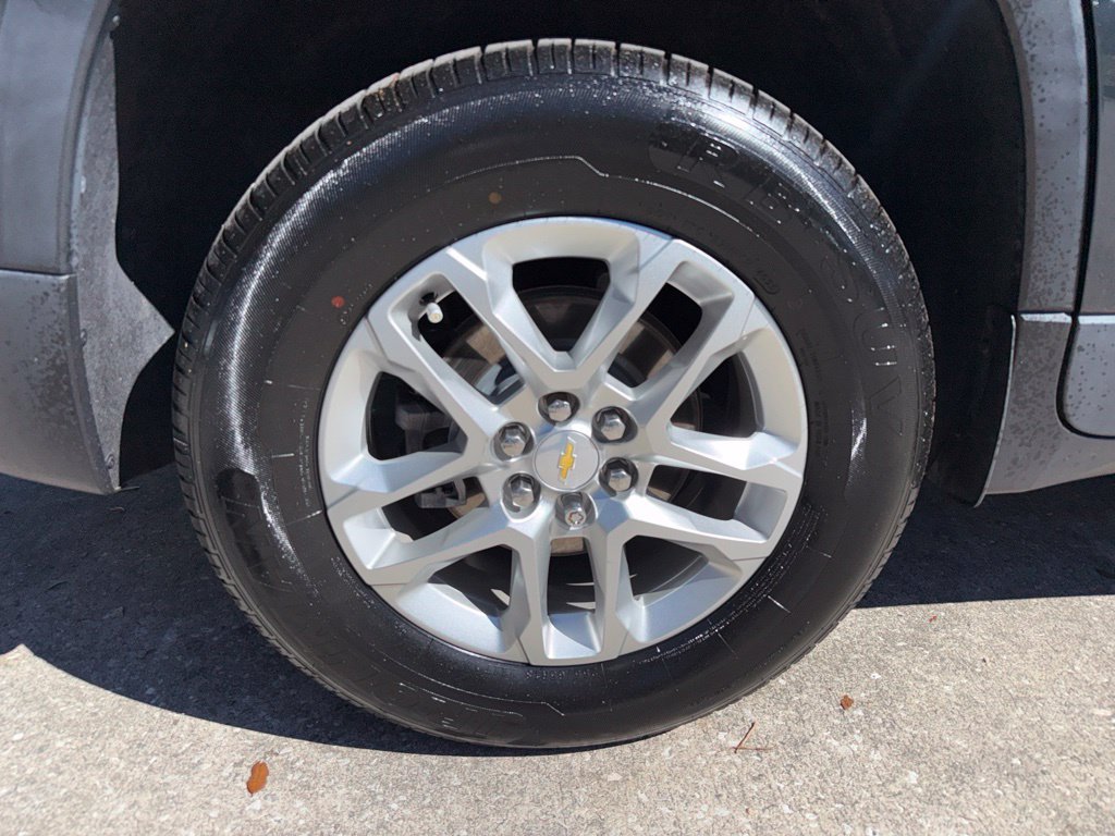 Used 2021 Chevrolet Traverse LT FWD image 36