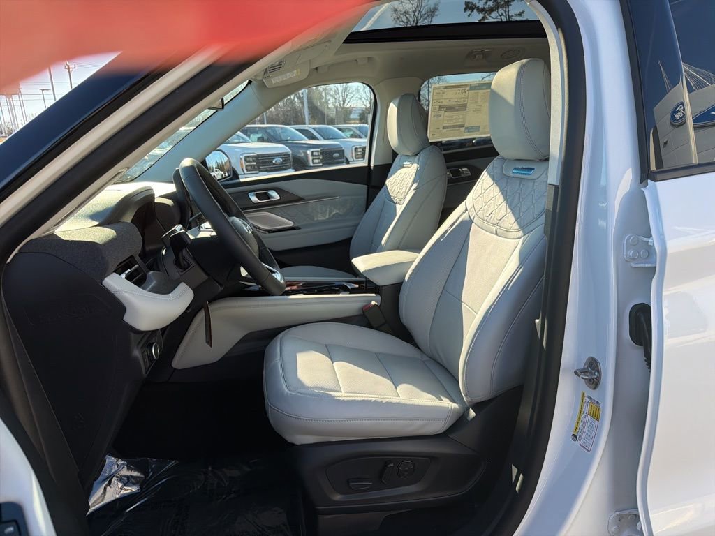 New 2026 Ford Explorer Platinum w/ LUX Leather Package image 9