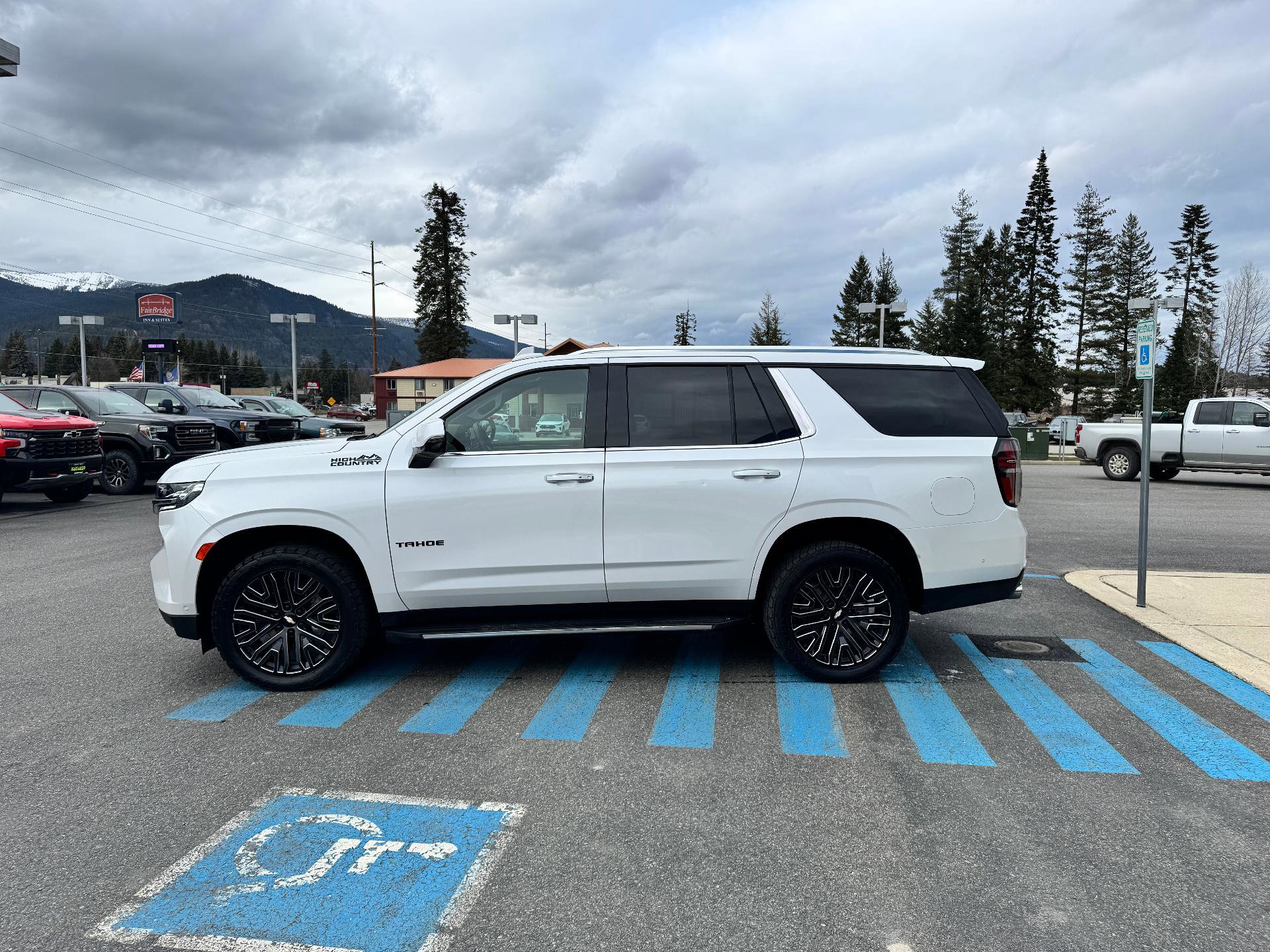 Used 2024 Chevrolet Tahoe High Country w/ Advanced Technology Package image 4