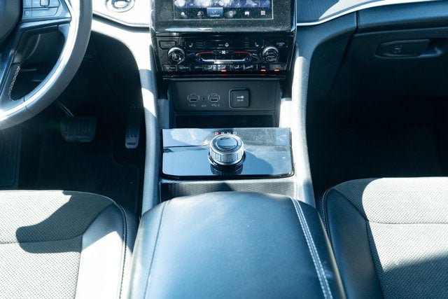 Certified 2025 Jeep Grand Cherokee Altitude AWD/4WD image 31