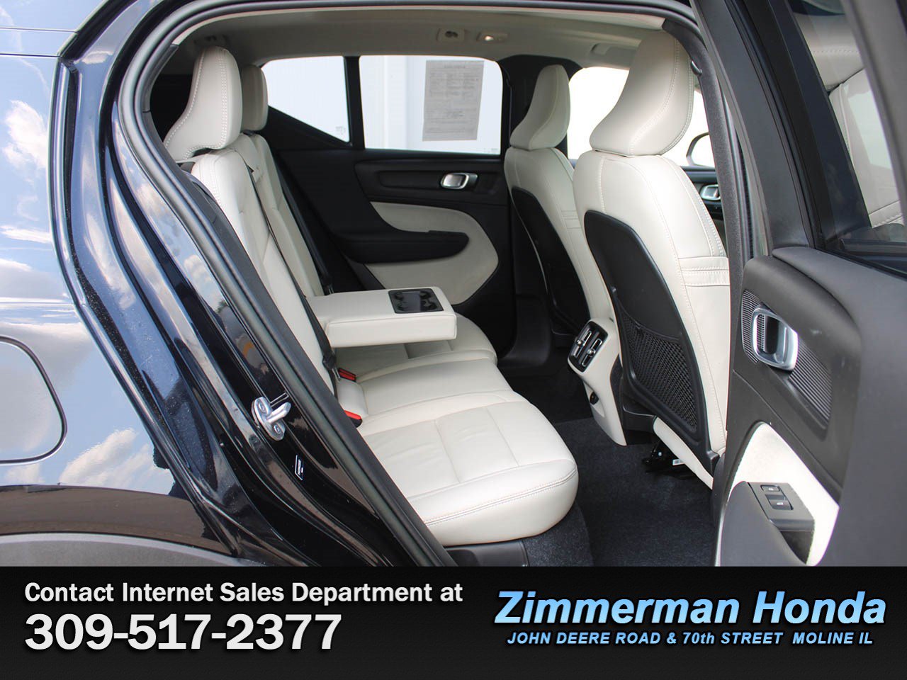 Used 2023 Volvo XC40 B4 Ultimate FWD image 8