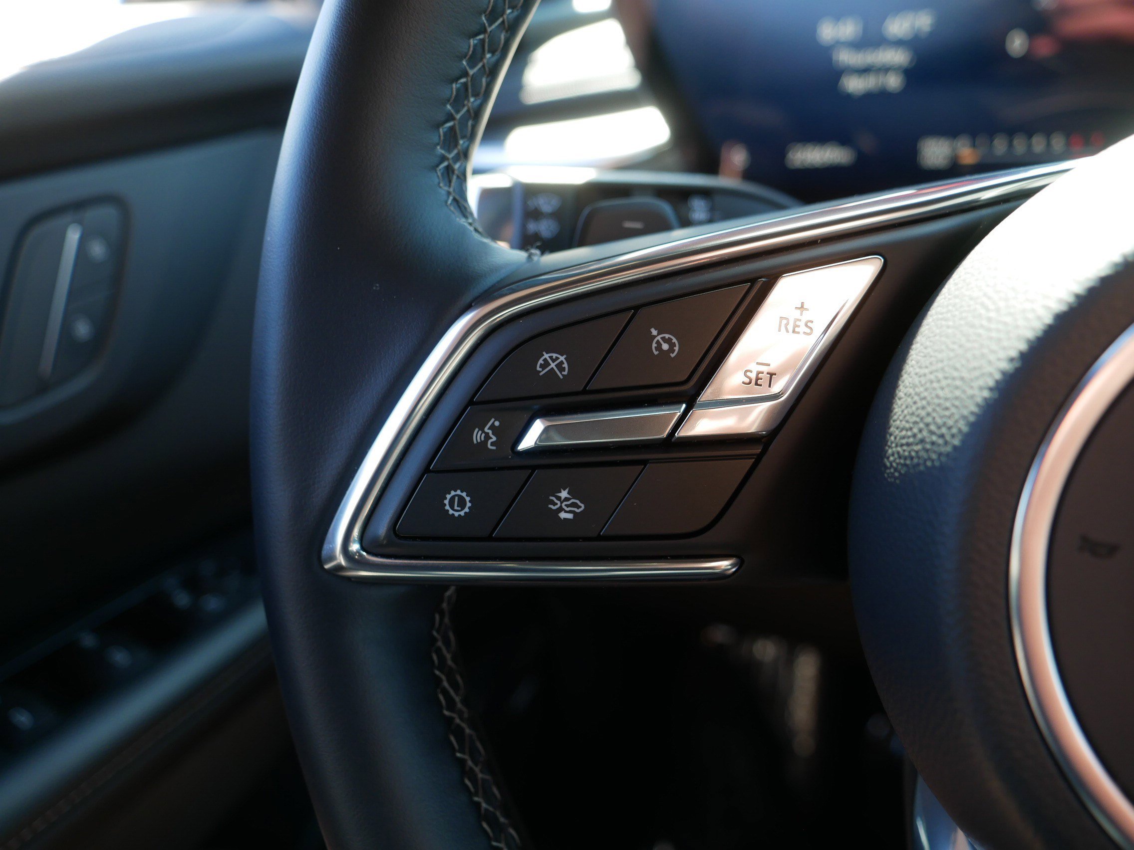 Used 2025 Buick Enclave Preferred image 28