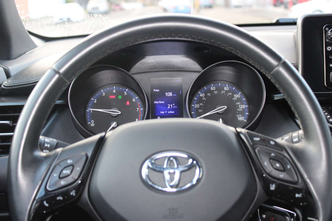 Used 2018 Toyota C-HR image 8