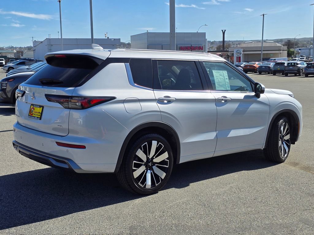 Used 2025 Mitsubishi Outlander SEL image 4