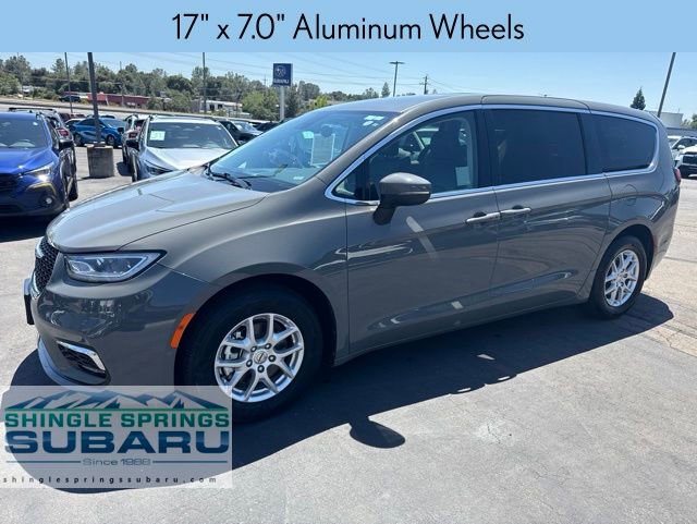 Used 2023 Chrysler Pacifica Touring-L FWD image 10