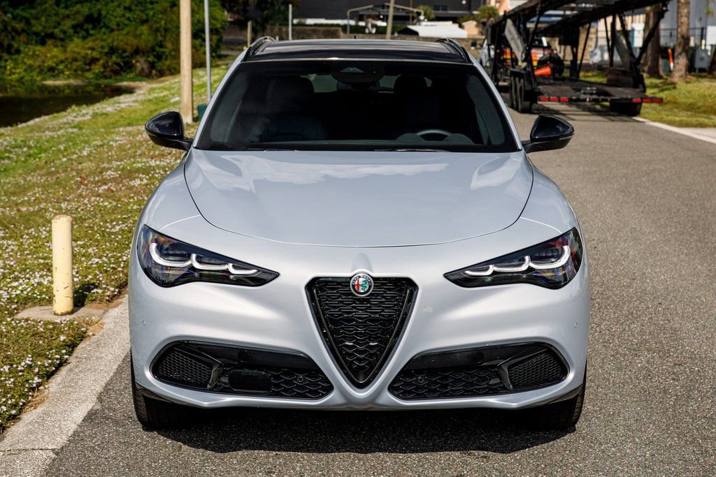 New 2025 Alfa Romeo Stelvio Sprint image 8