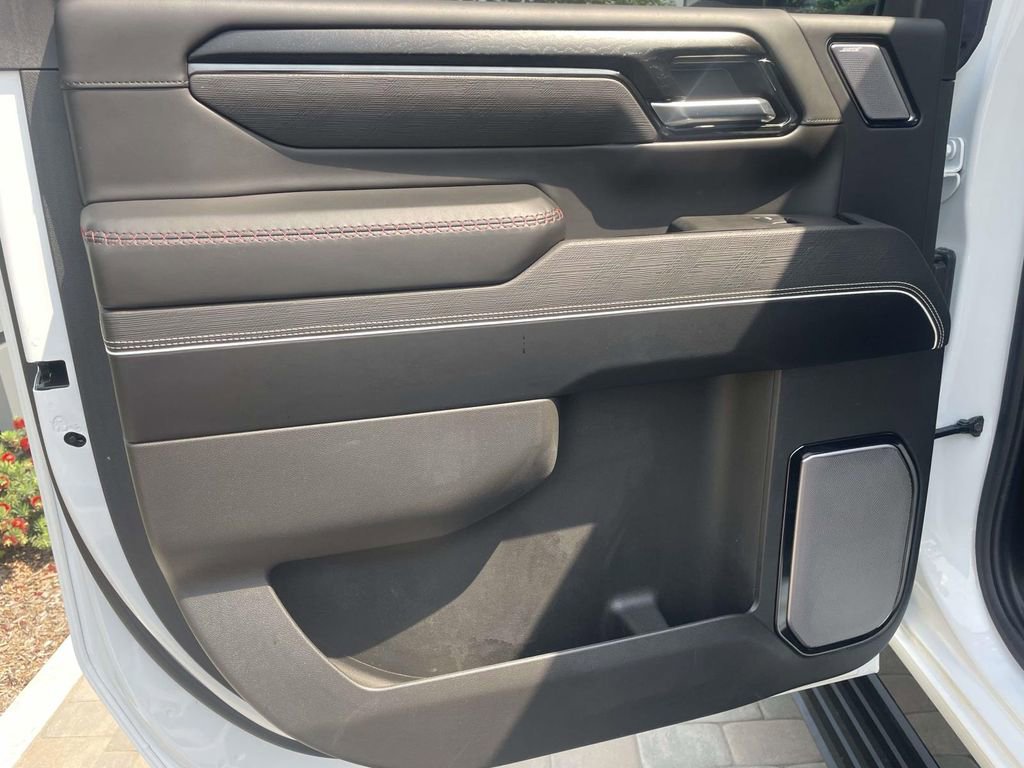 Used 2025 GMC Sierra 2500 AT4X image 19