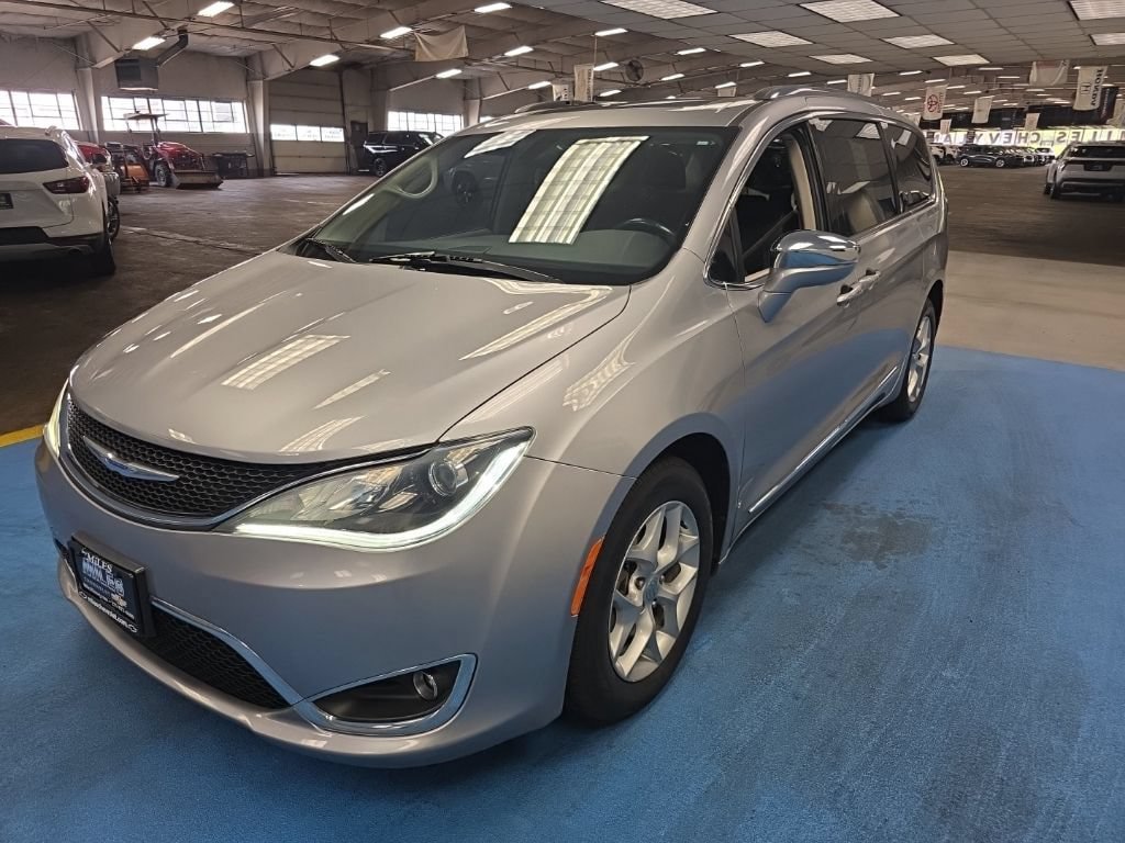 Used 2020 Chrysler Pacifica Limited FWD image 17