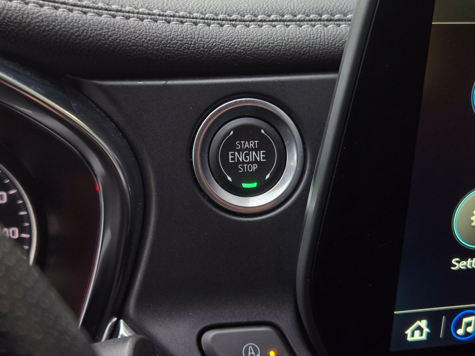 Used 2025 Chevrolet Blazer LT FWD image 17