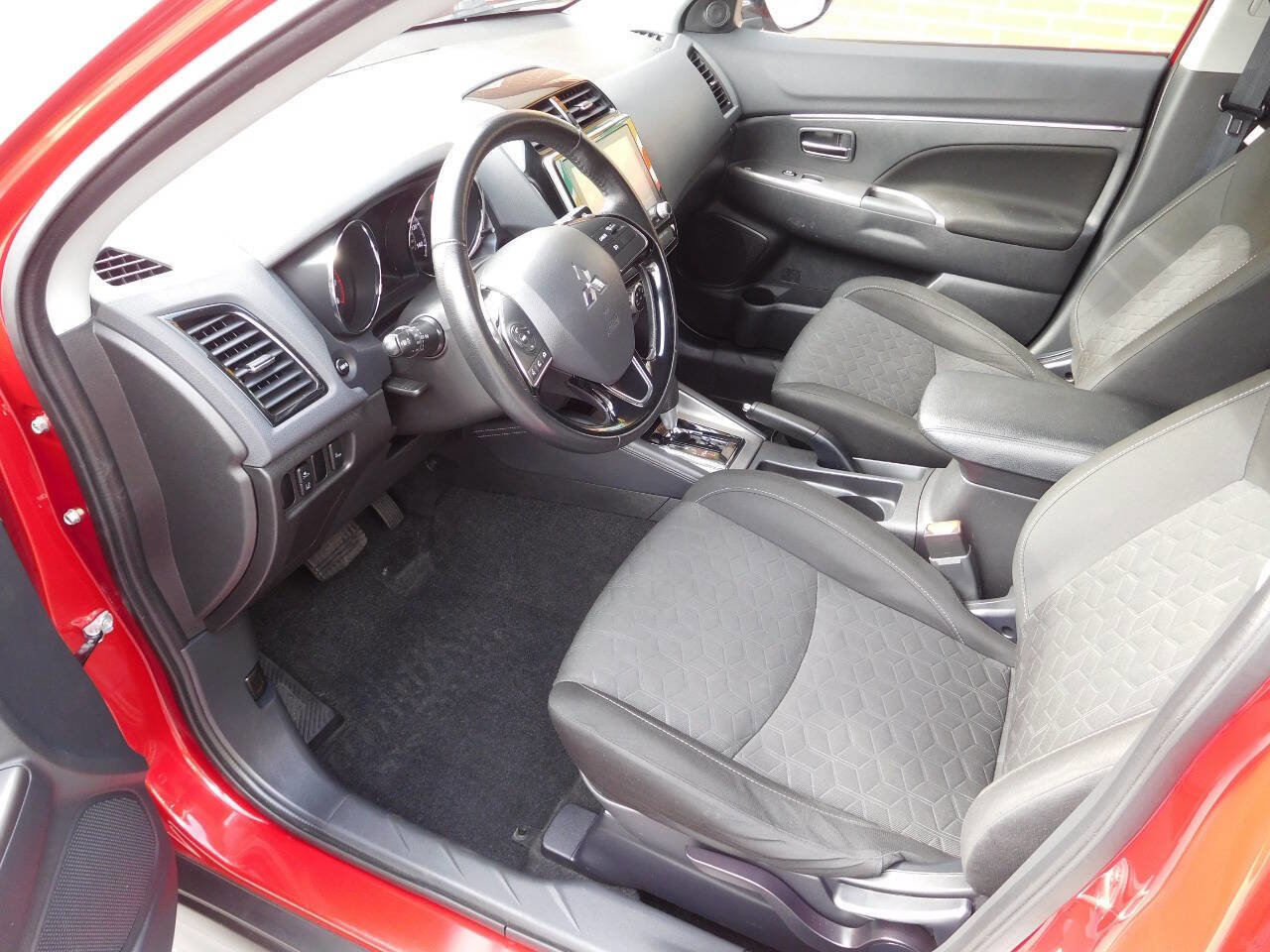 Used 2020 Mitsubishi Outlander Sport SE image 4