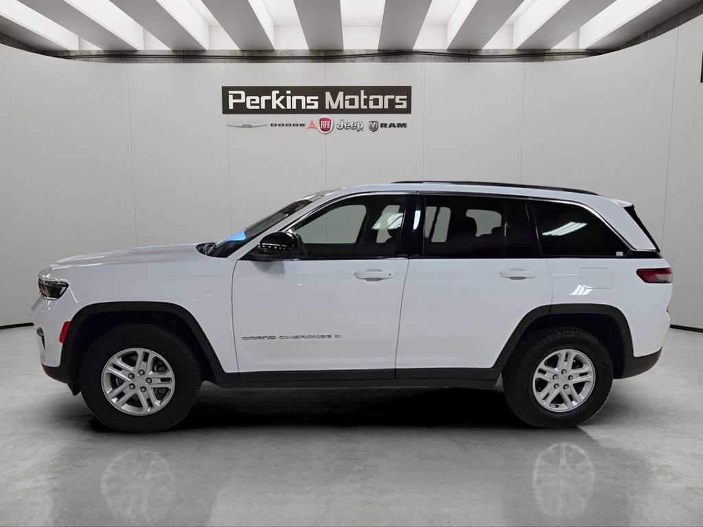 Used 2023 Jeep Grand Cherokee Laredo AWD/4WD image 8