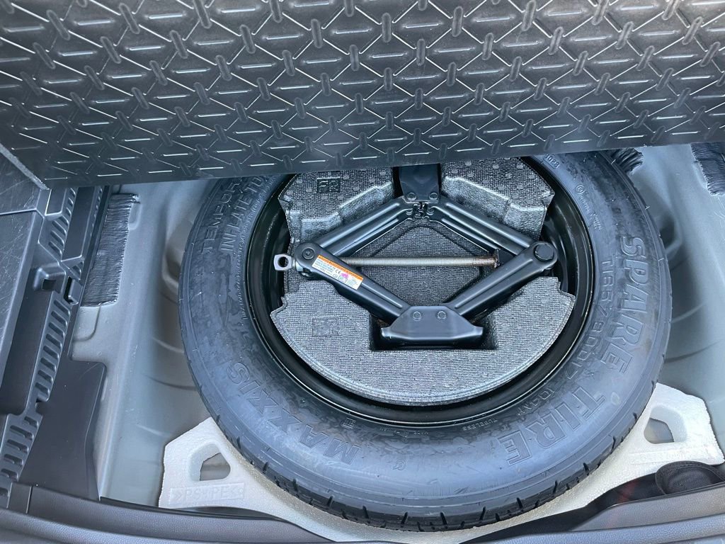 Used 2024 Toyota RAV4 XLE AWD/4WD image 31