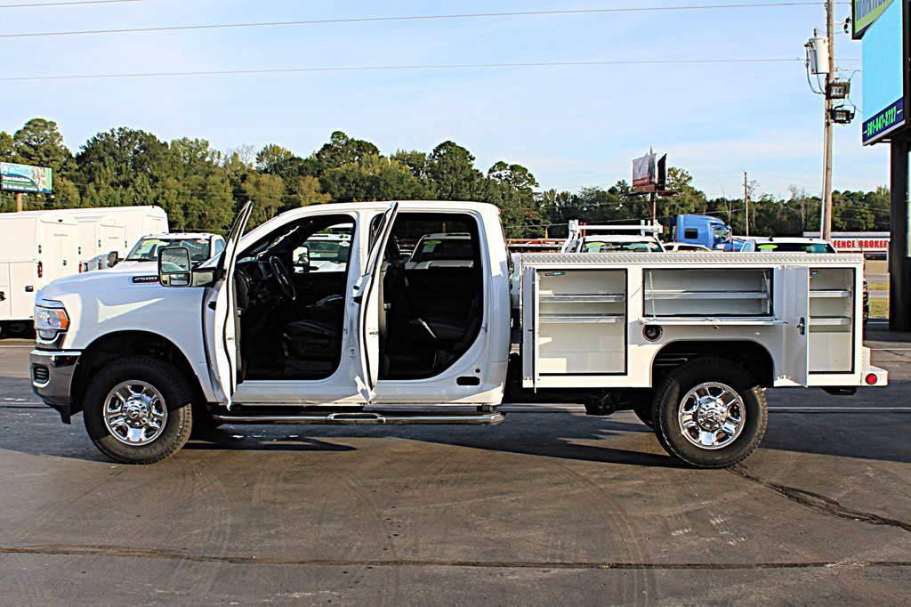 Used 2024 RAM 2500 Tradesman w/ Chrome Appearance Group AWD/4WD image 7